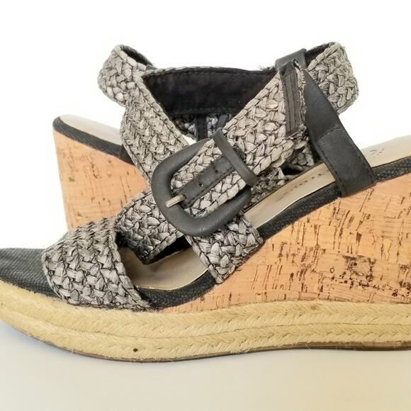 Baretraps strappy wedges 4" height size 7 - Picture 1 of 4